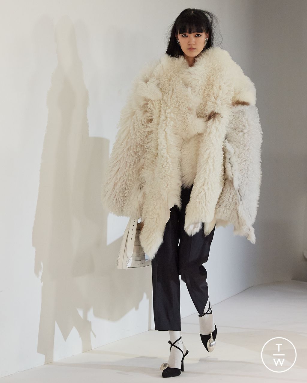 Fashion Week Paris Fall/Winter 2023 look 7 de la collection Hodakova womenswear