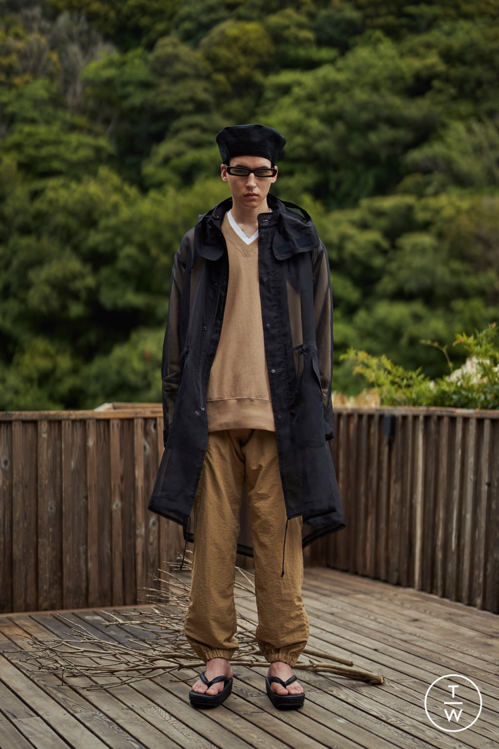 Fashion Week Paris Spring/Summer 2022 look 7 from the Undercover collection 男装