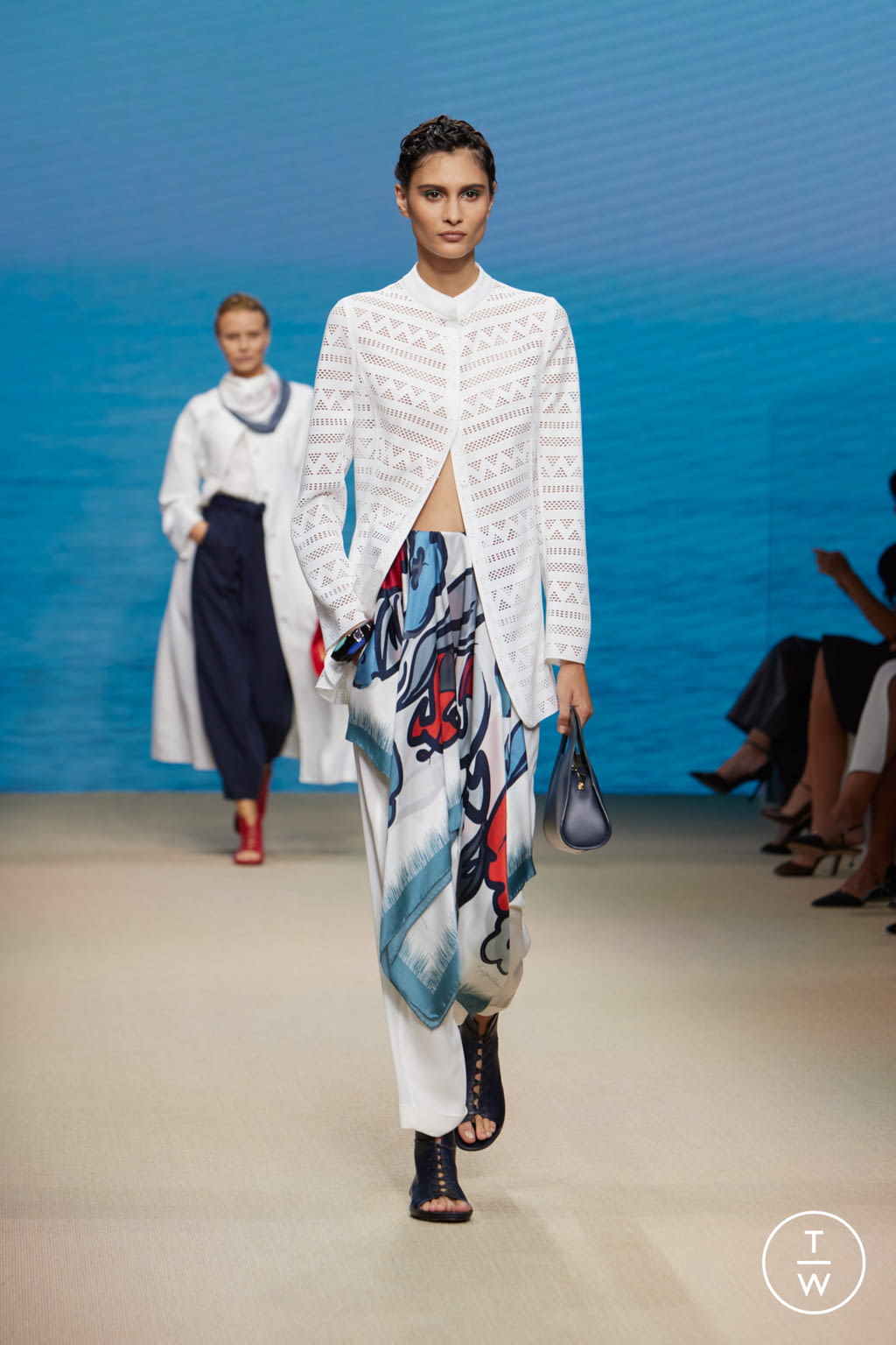 Fashion Week Milan Spring/Summer 2022 look 7 de la collection Giorgio Armani womenswear