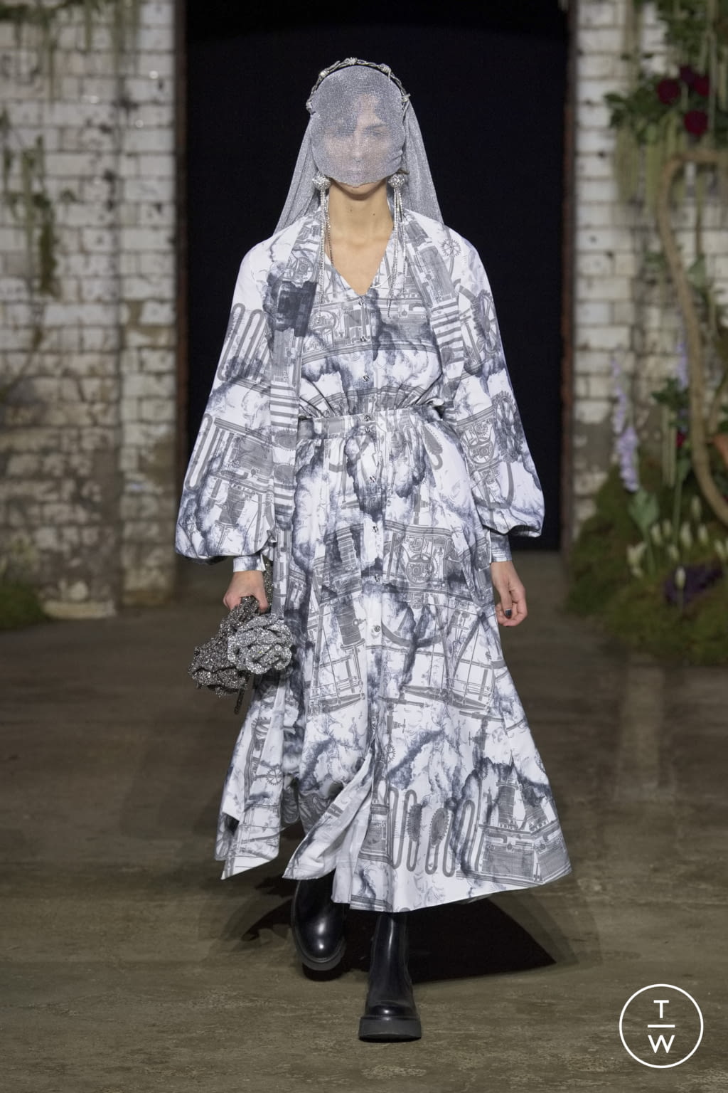 Fashion Week London Fall/Winter 2022 look 7 from the MITHRIDATE collection womenswear