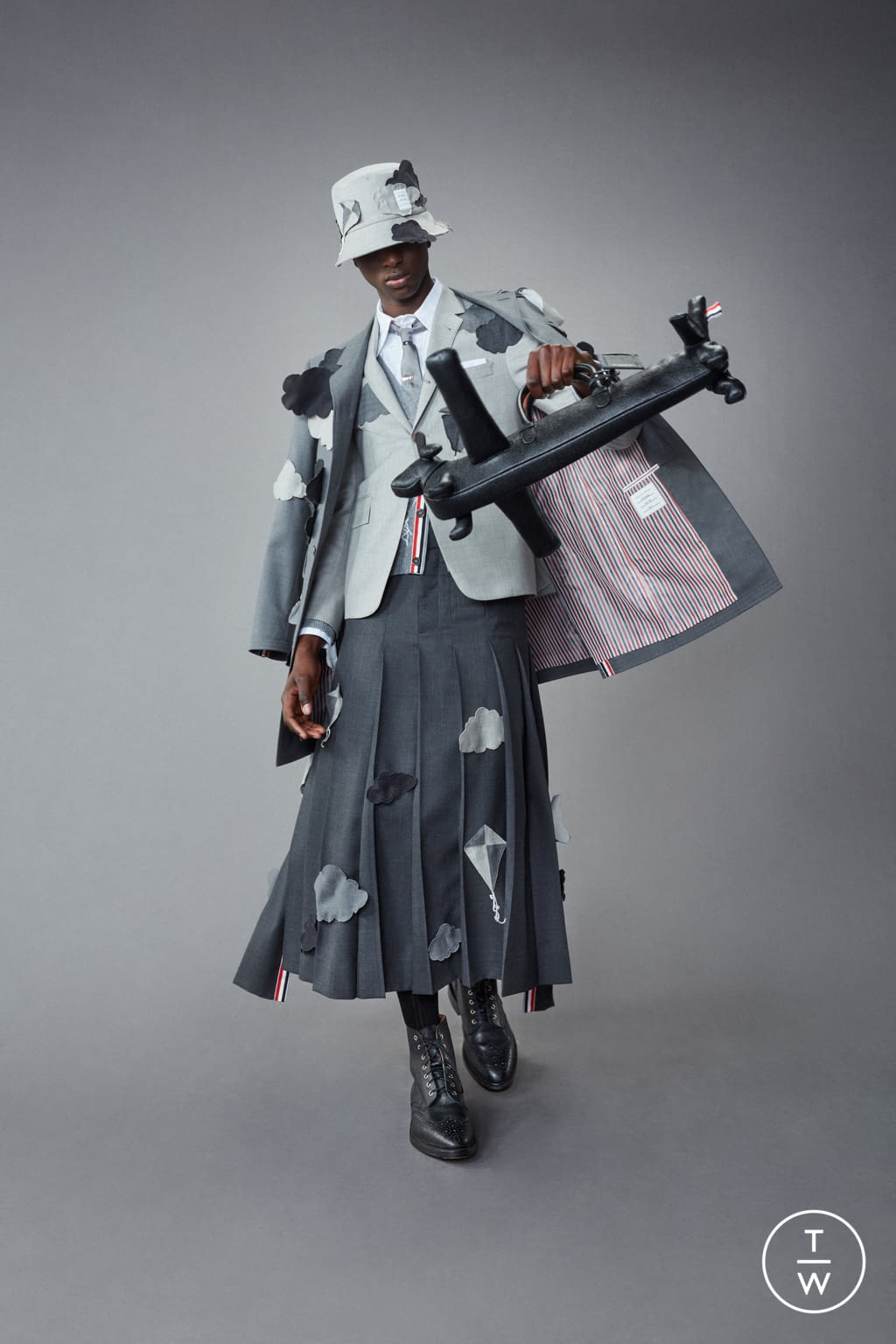 Fashion Week Paris Resort 2022 look 7 from the Thom Browne collection menswear