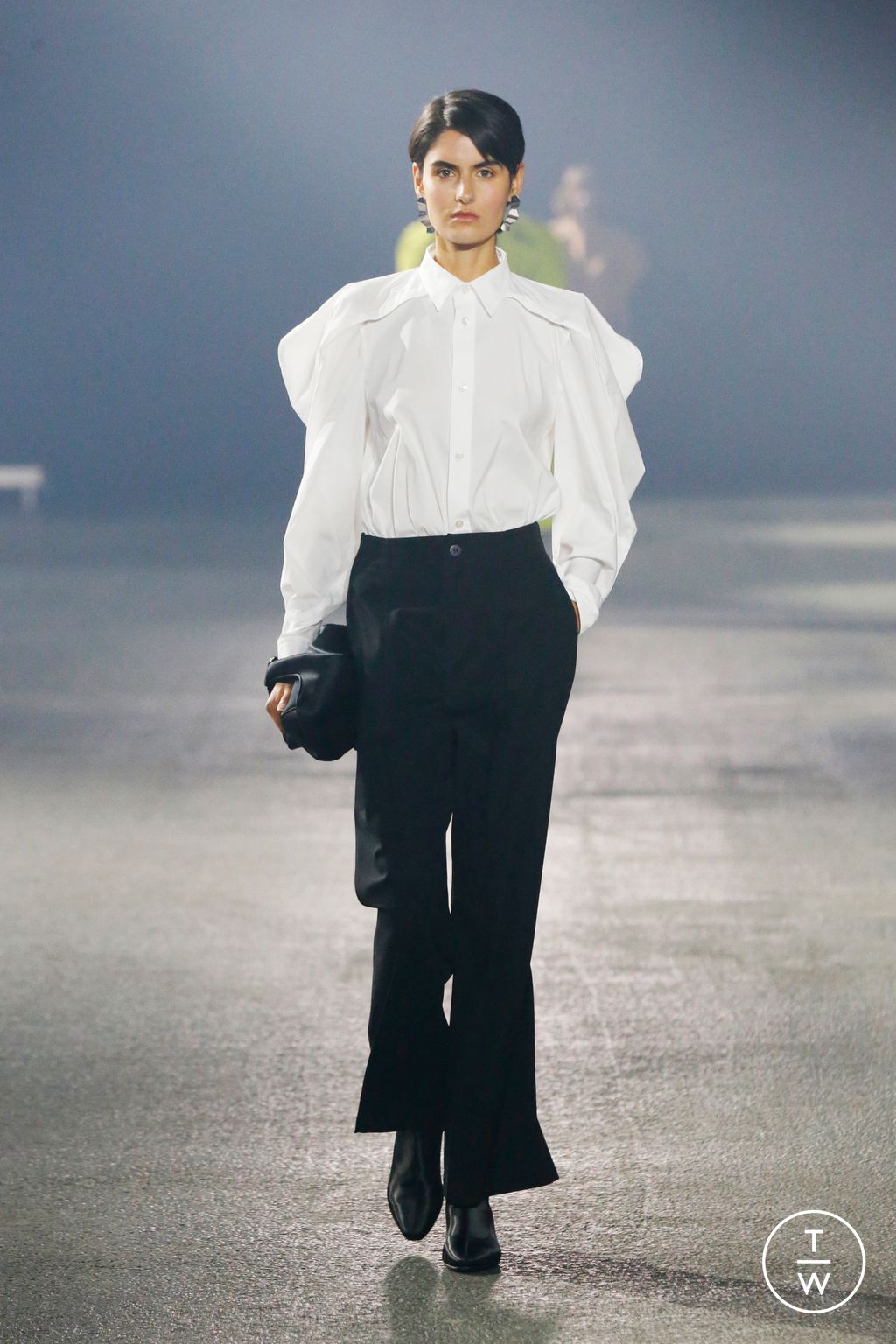 Fashion Week Paris Spring/Summer 2023 look 7 from the Issey Miyake collection 女装