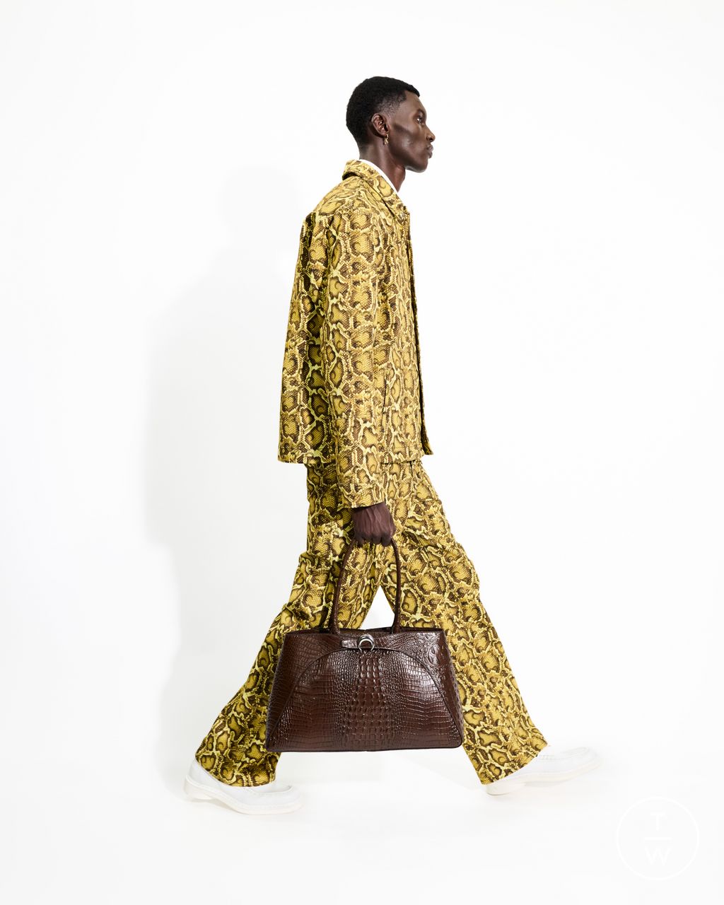 Fashion Week Paris Spring/Summer 2026 look 7 de la collection Marine Serre menswear