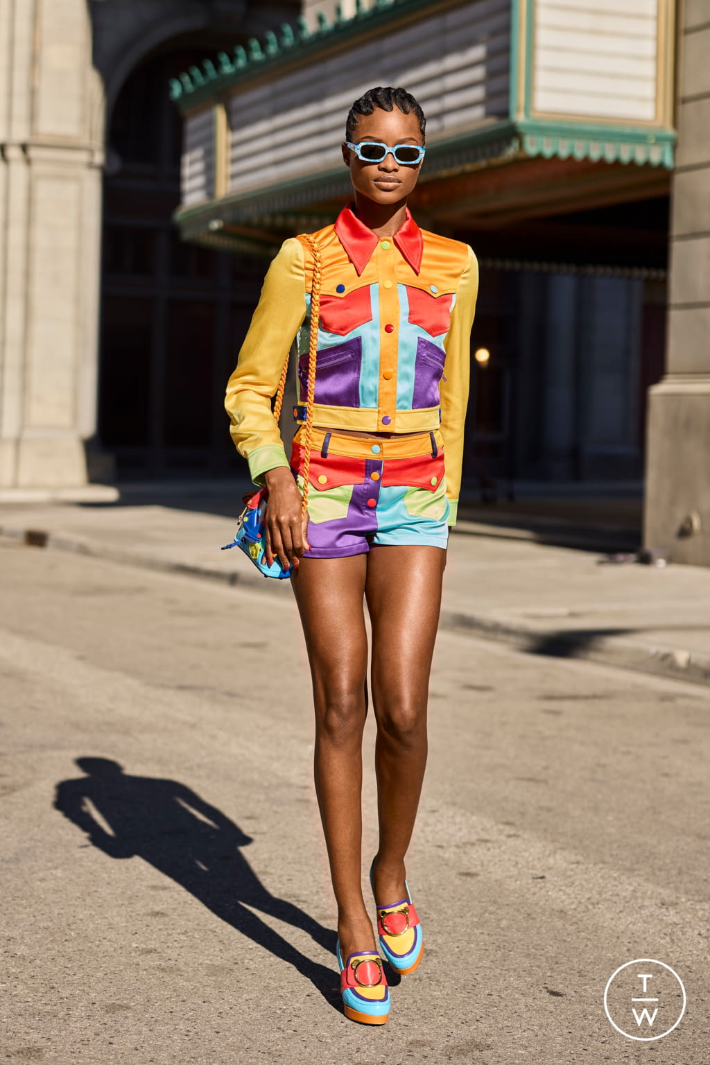 Fashion Week Milan Resort 2022 look 7 from the Moschino collection 女装