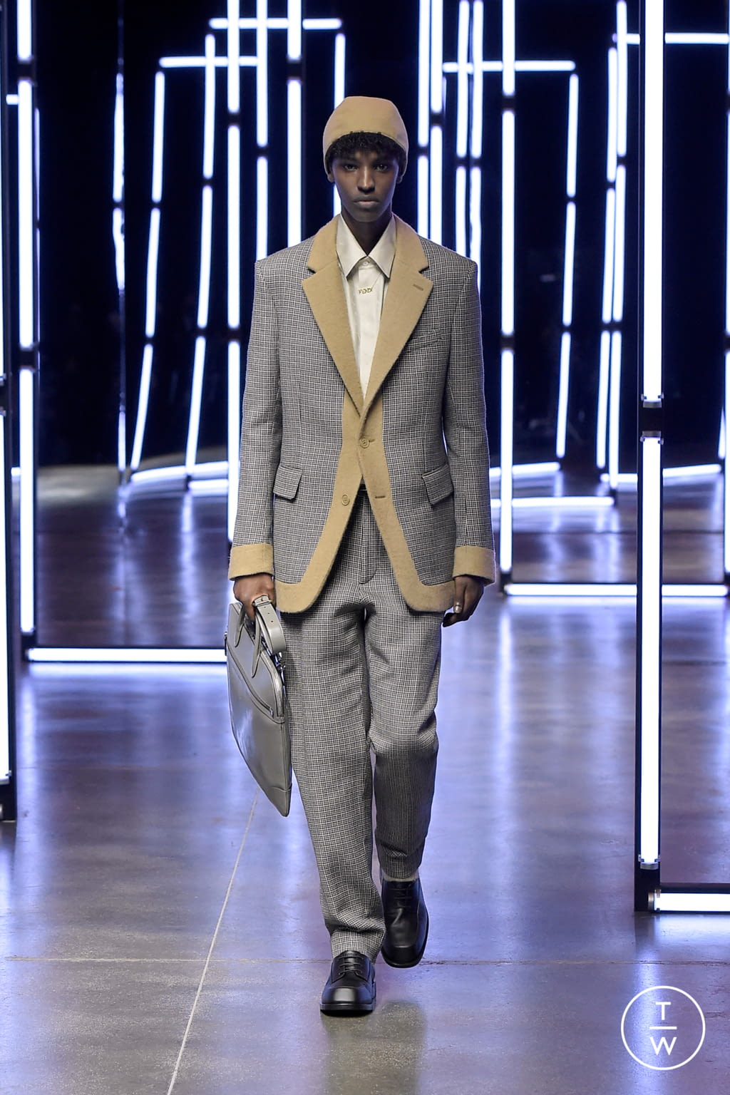 Fashion Week Milan Fall/Winter 2021 look 7 from the Fendi collection 男装