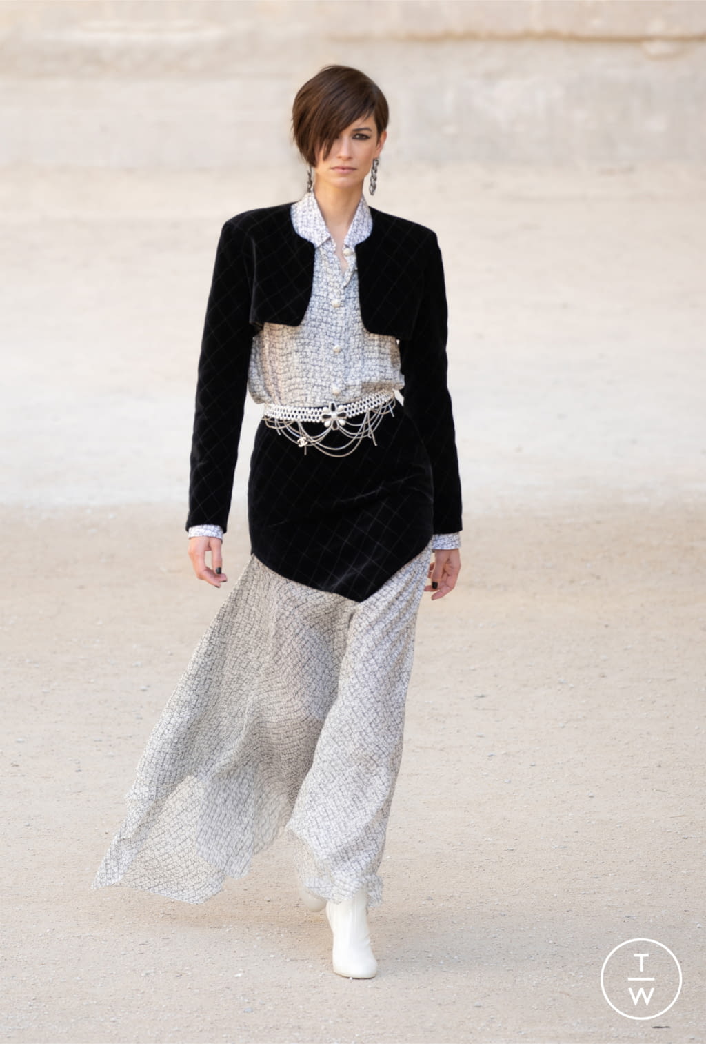 Fashion Week Paris Resort 2022 look 7 de la collection Chanel womenswear