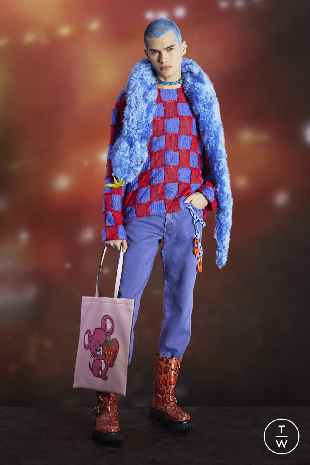 Fashion Week New York Pre-Fall 2022 look 7 from the Moschino collection 男装
