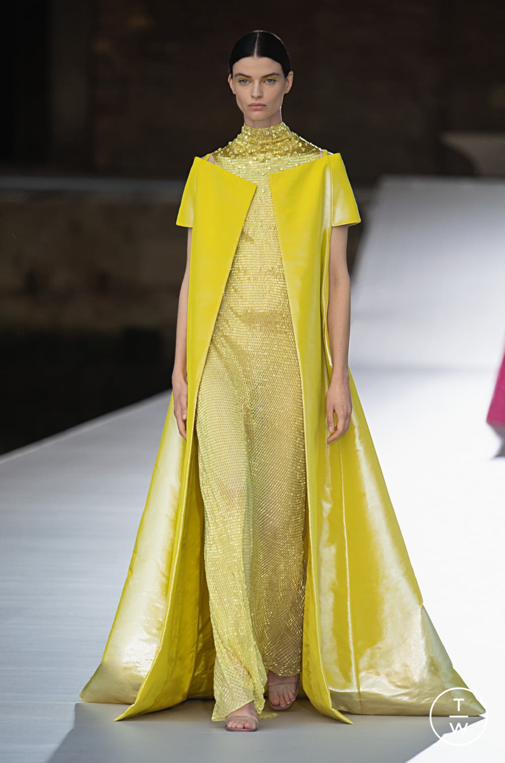 Fashion Week Paris Fall/Winter 2021 look 70 from the Valentino collection couture