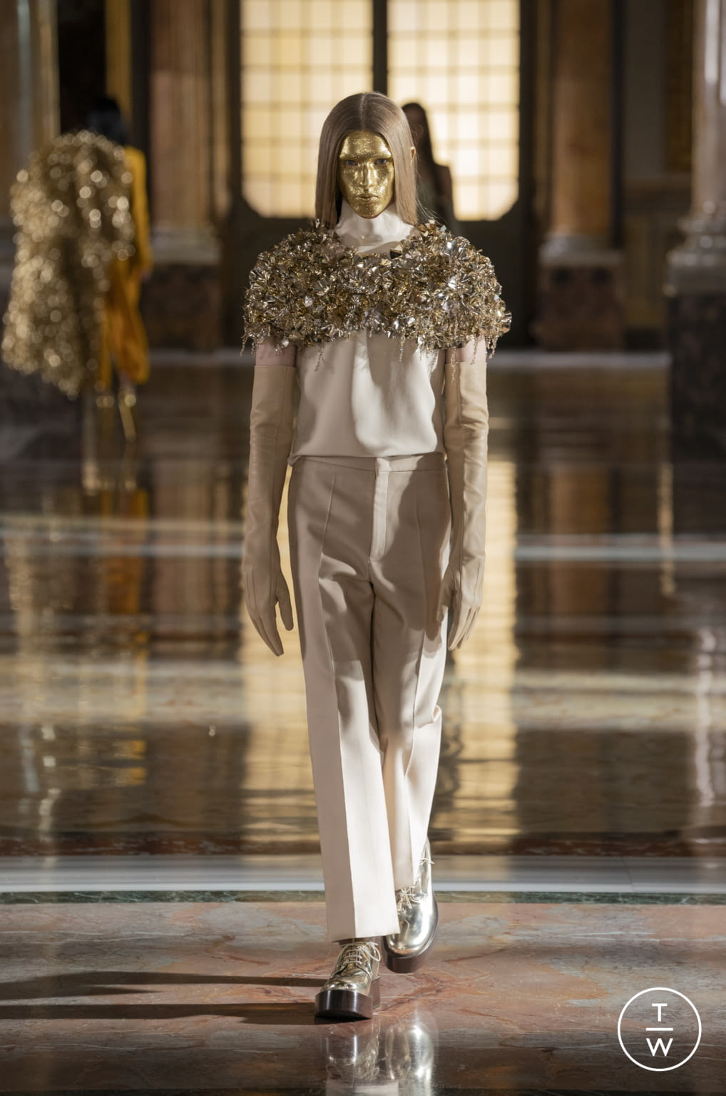 Fashion Week Paris Spring/Summer 2021 look 70 from the Valentino collection couture