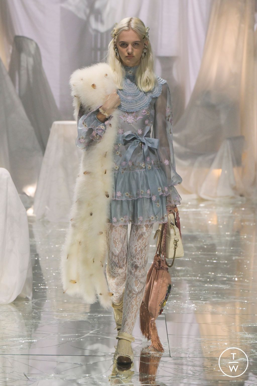 Fashion Week Paris Spring-Summer 2025 look 71 from the Valentino collection womenswear