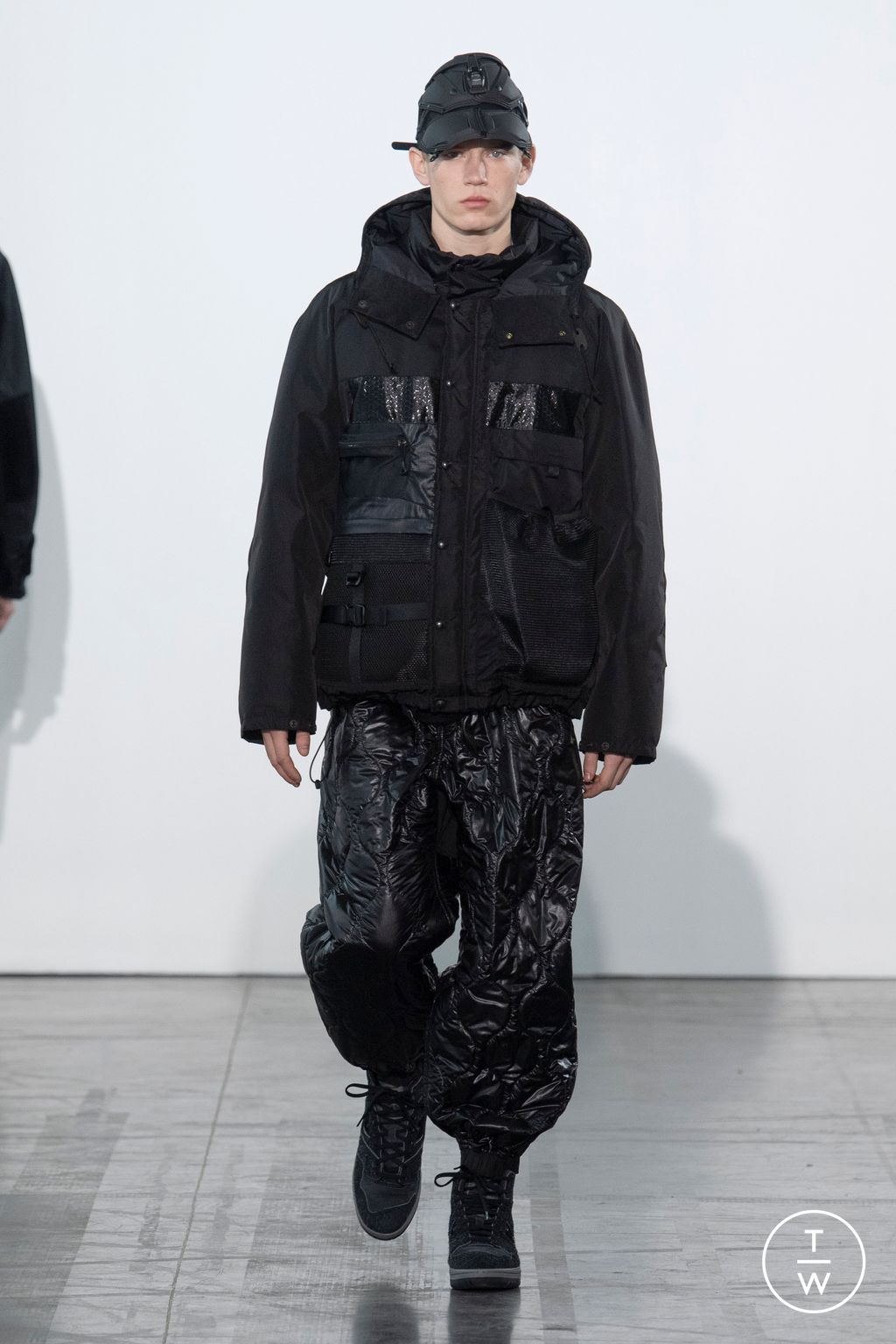 Fashion Week Paris Fall/Winter 2023 look 27 from the Junya Watanabe Man collection menswear