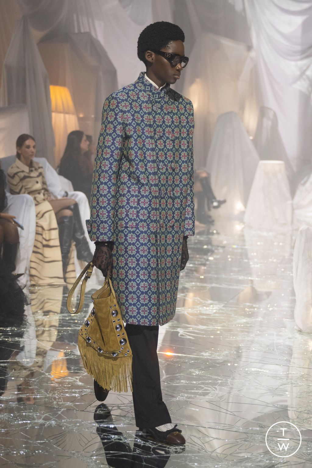 Fashion Week Paris Spring/Summer 2025 look 72 from the Valentino collection womenswear
