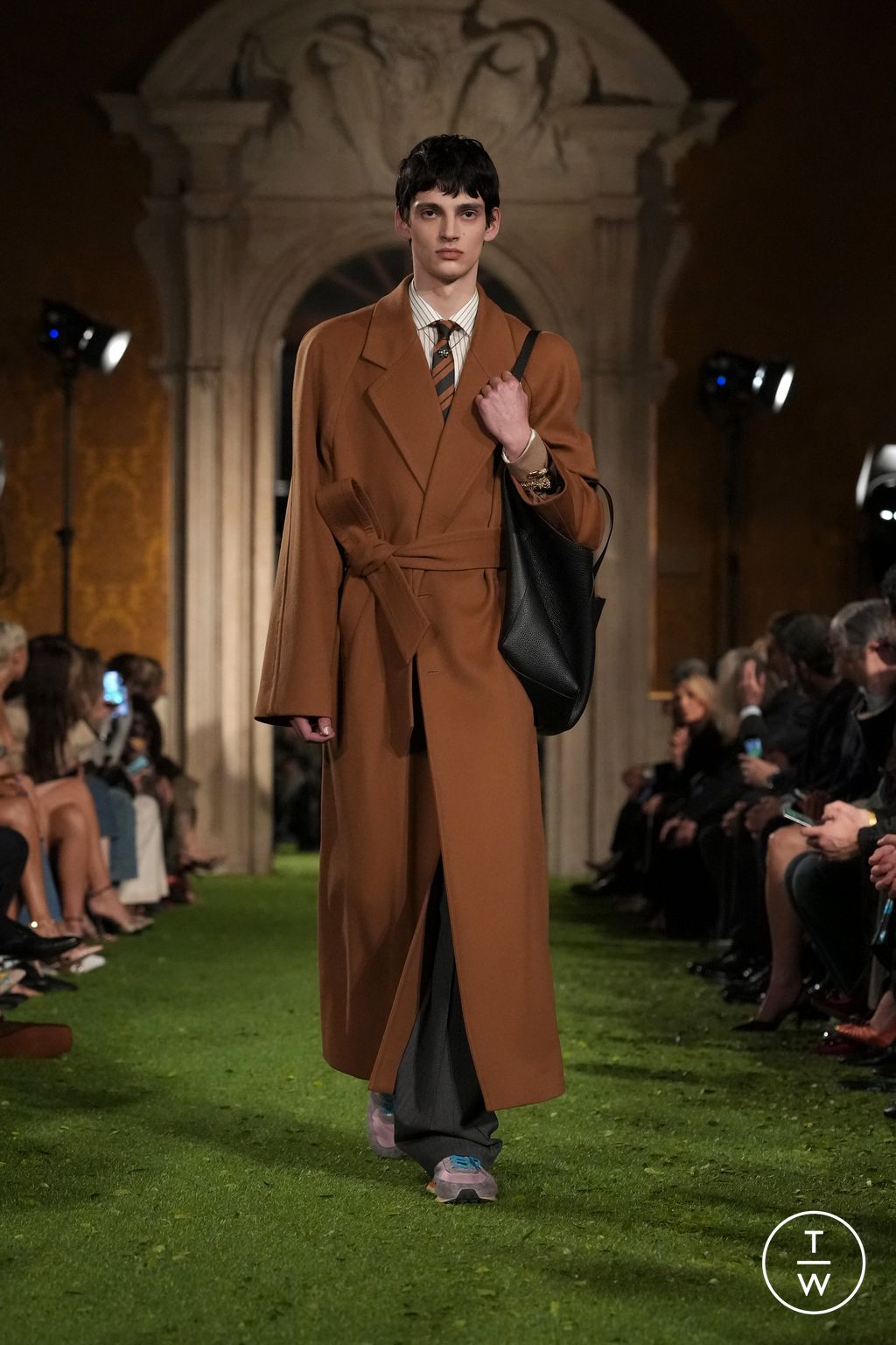 Fashion Week Paris Fall/Winter 2026 look 72 from the Valentino collection 女装