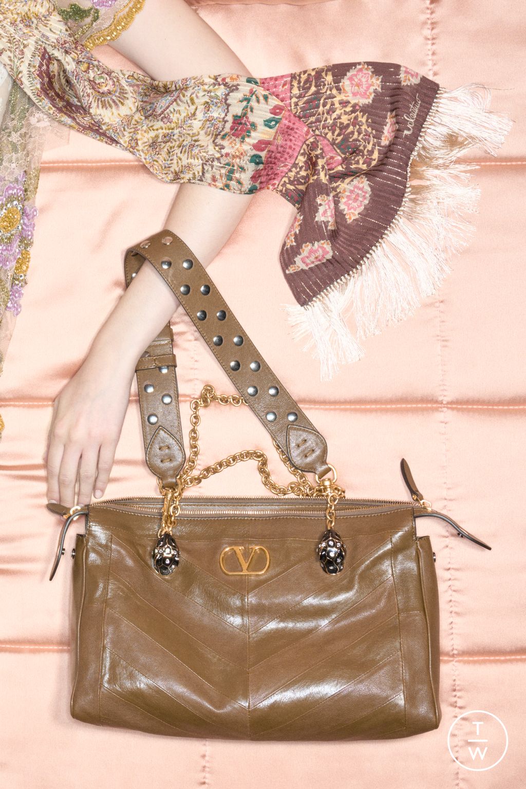 Fashion Week Paris Resort 2026 look 50 from the Valentino collection womenswear accessories