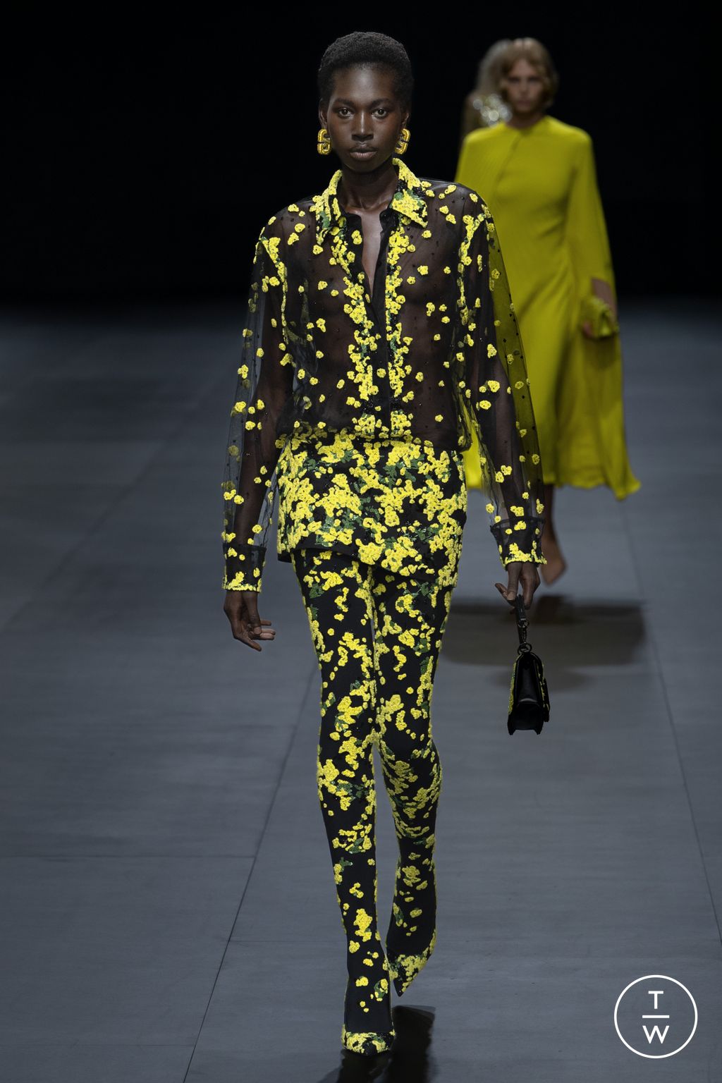 Fashion Week Paris Spring/Summer 2023 look 73 from the Valentino collection womenswear