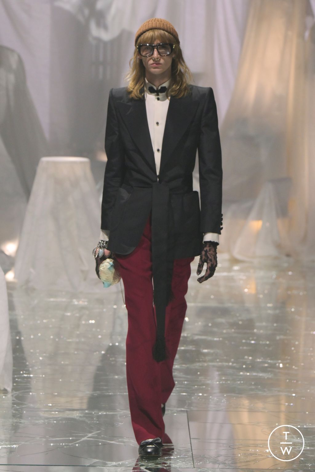 Fashion Week Paris Spring/Summer 2025 look 74 from the Valentino collection womenswear