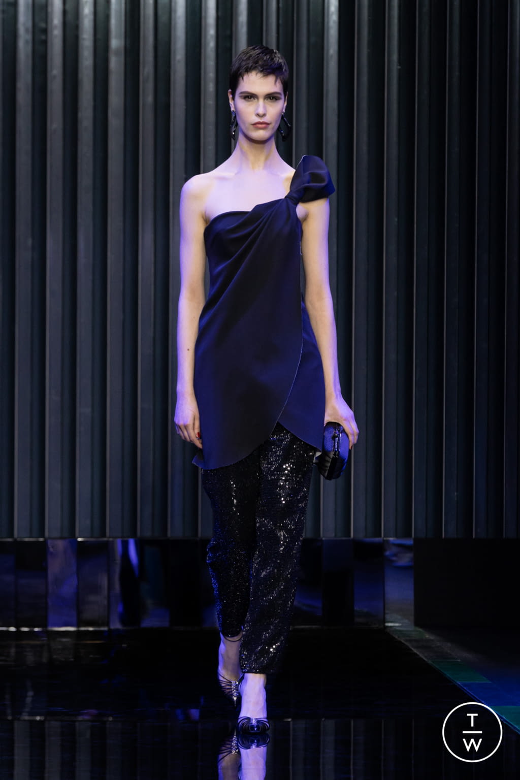 Fashion Week Milan Fall/Winter 2022 look 75 from the Giorgio Armani collection 女装