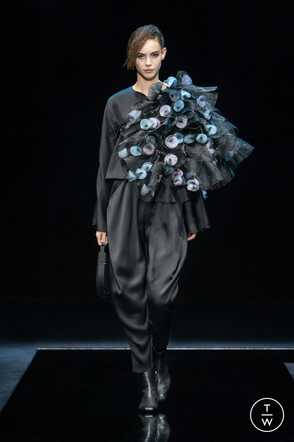 Fashion Week Milan Fall/Winter 2021 look 75 from the Giorgio Armani collection womenswear
