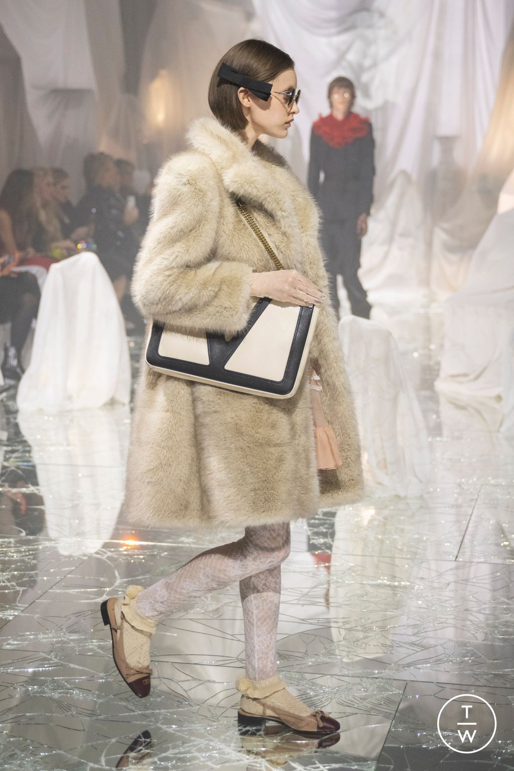 Fashion Week Paris Spring-Summer 2025 look 75 from the Valentino collection womenswear
