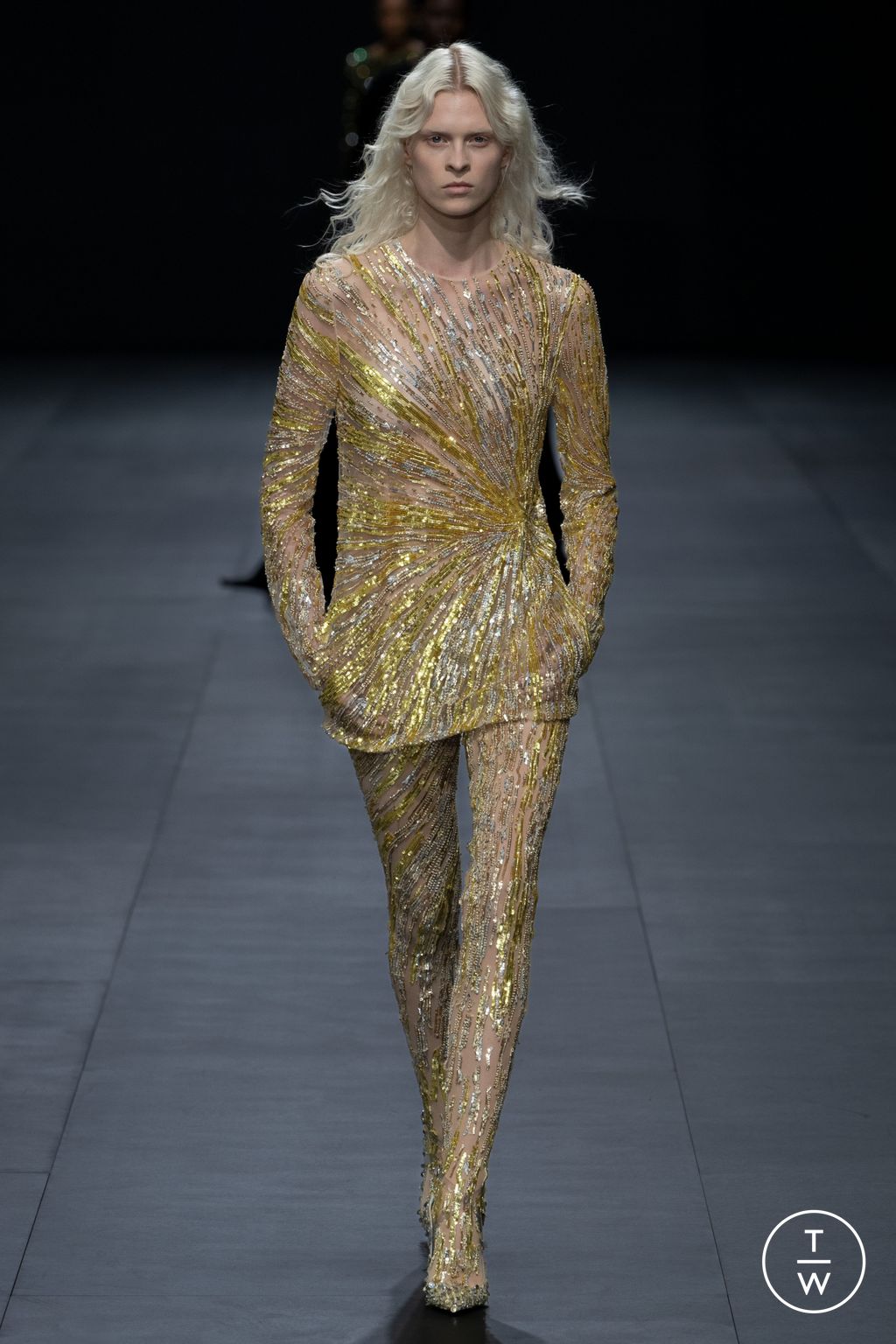 Fashion Week Paris Spring/Summer 2023 look 75 from the Valentino collection 女装