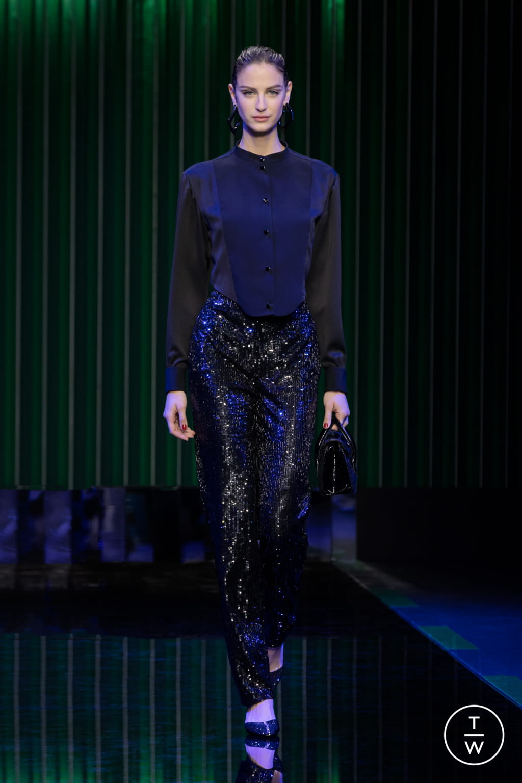 Fashion Week Milan Fall/Winter 2022 look 76 from the Giorgio Armani collection womenswear