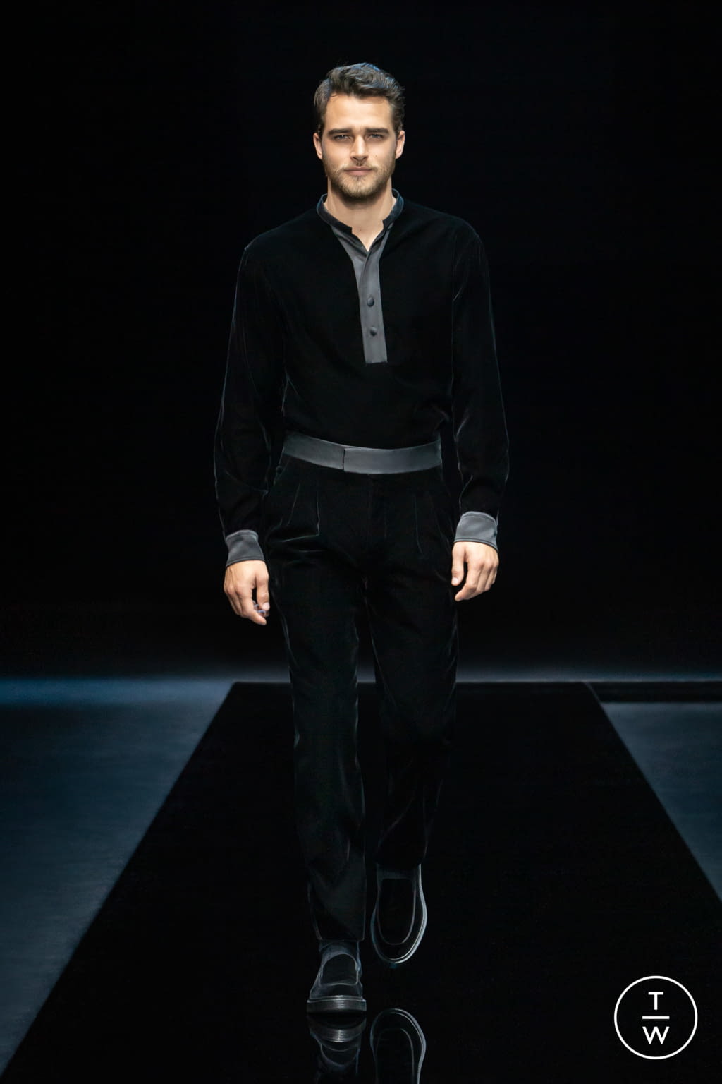 Fashion Week Milan Fall/Winter 2021 look 76 from the Giorgio Armani collection womenswear