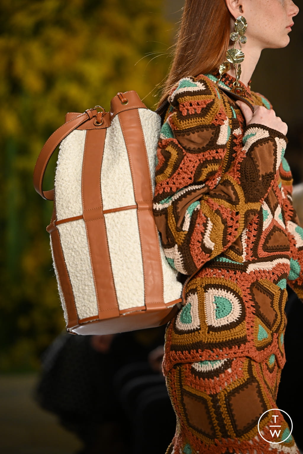 Fashion Week New York Fall/Winter 2022 look 25 from the Ulla Johnson collection 女装配饰