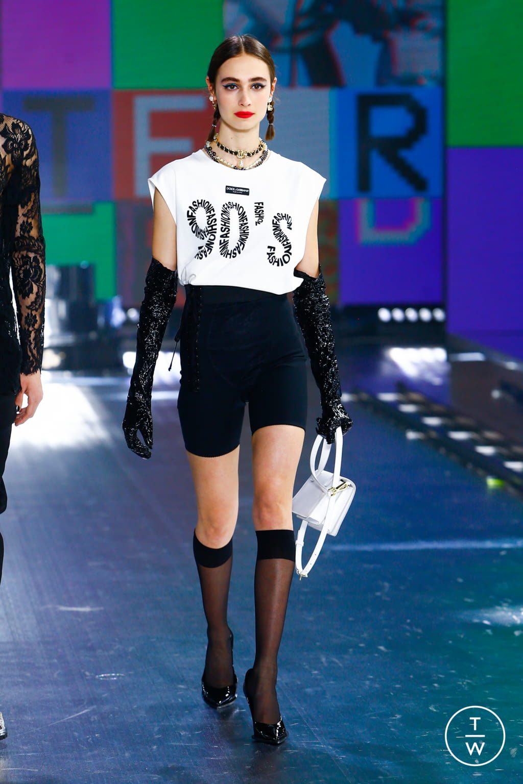 Fashion Week Milan Fall/Winter 2021 look 84 de la collection Dolce & Gabbana womenswear