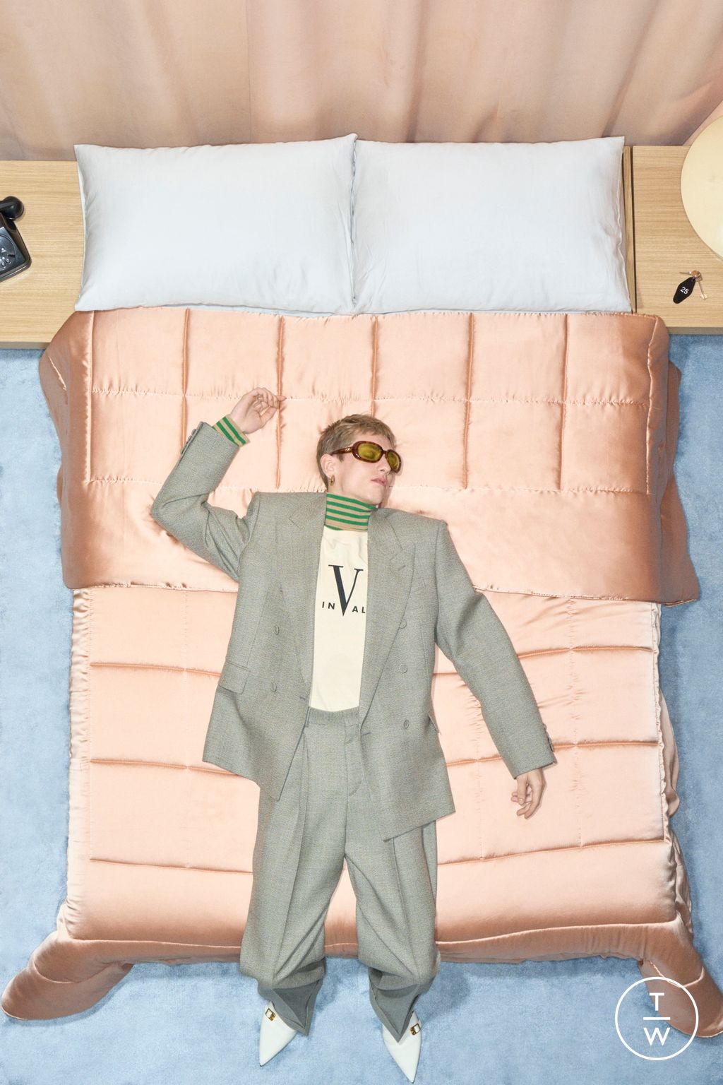 Fashion Week Paris Resort 2026 look 1 from the Valentino collection menswear