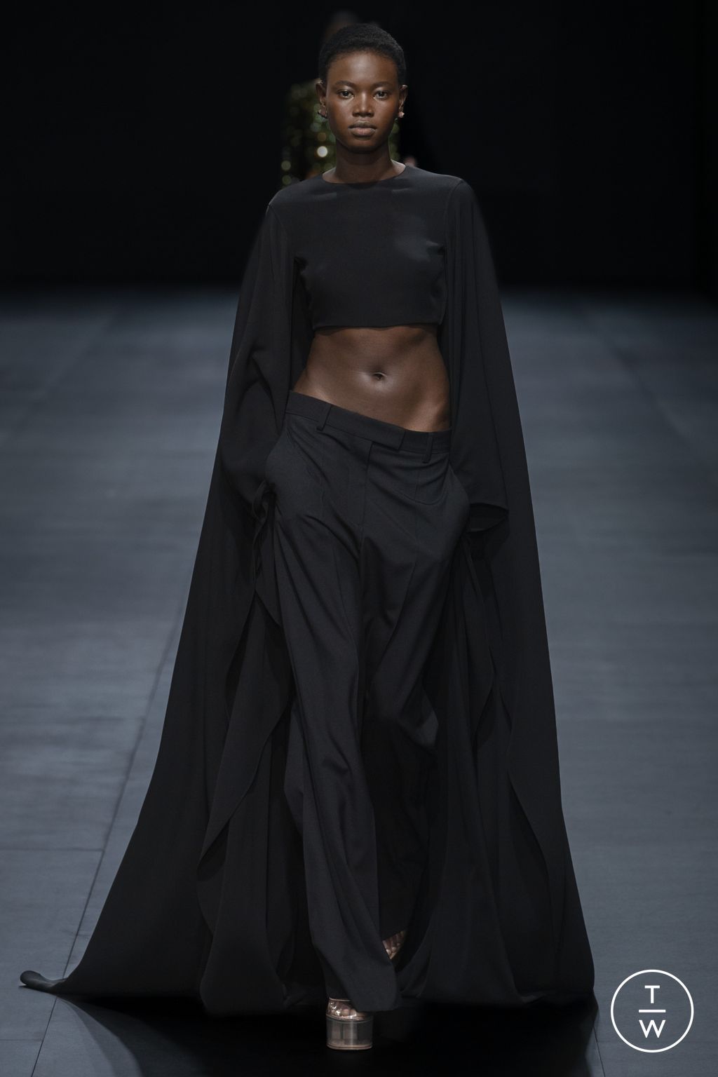 Fashion Week Paris Spring/Summer 2023 look 76 from the Valentino collection 女装