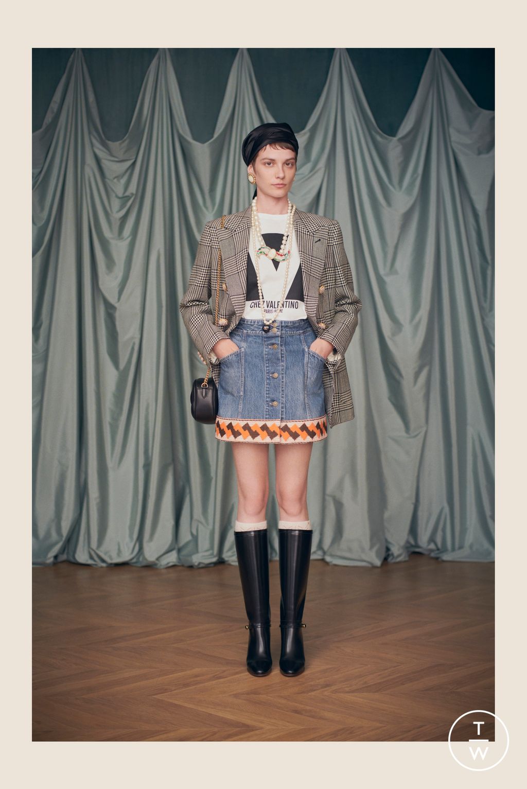 Fashion Week Paris Resort 2025 look 76 from the Valentino collection womenswear