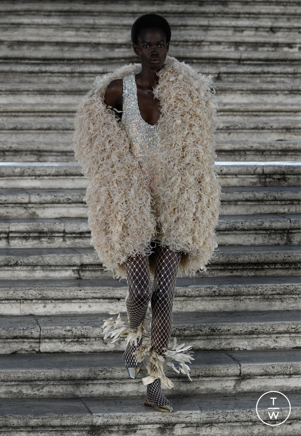 Fashion Week Paris Fall/Winter 2022 look 77 de la collection Valentino couture