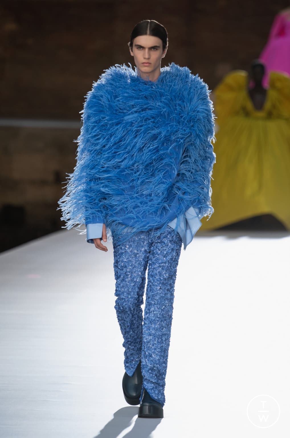Fashion Week Paris Fall/Winter 2021 look 78 from the Valentino collection 高级定制