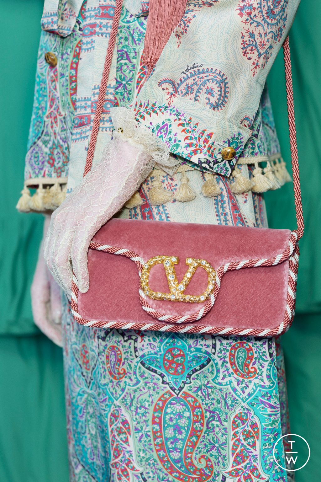 Fashion Week Paris Pre-Fall 2025 look 155 de la collection Valentino womenswear