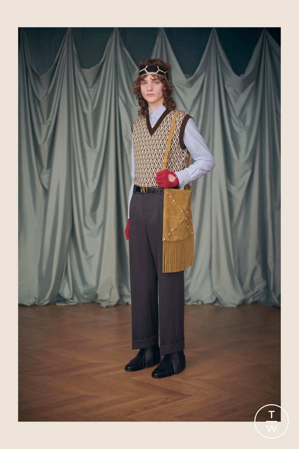 Fashion Week Paris Resort 2025 look 77 from the Valentino collection womenswear