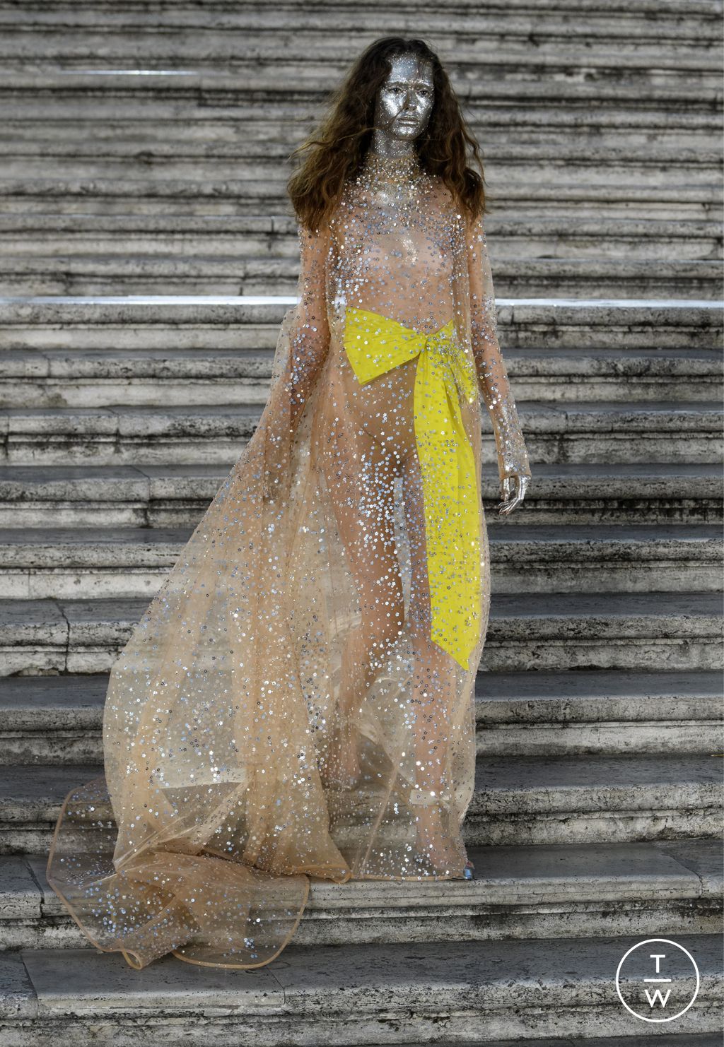 Fashion Week Paris Fall/Winter 2022 look 78 from the Valentino collection couture