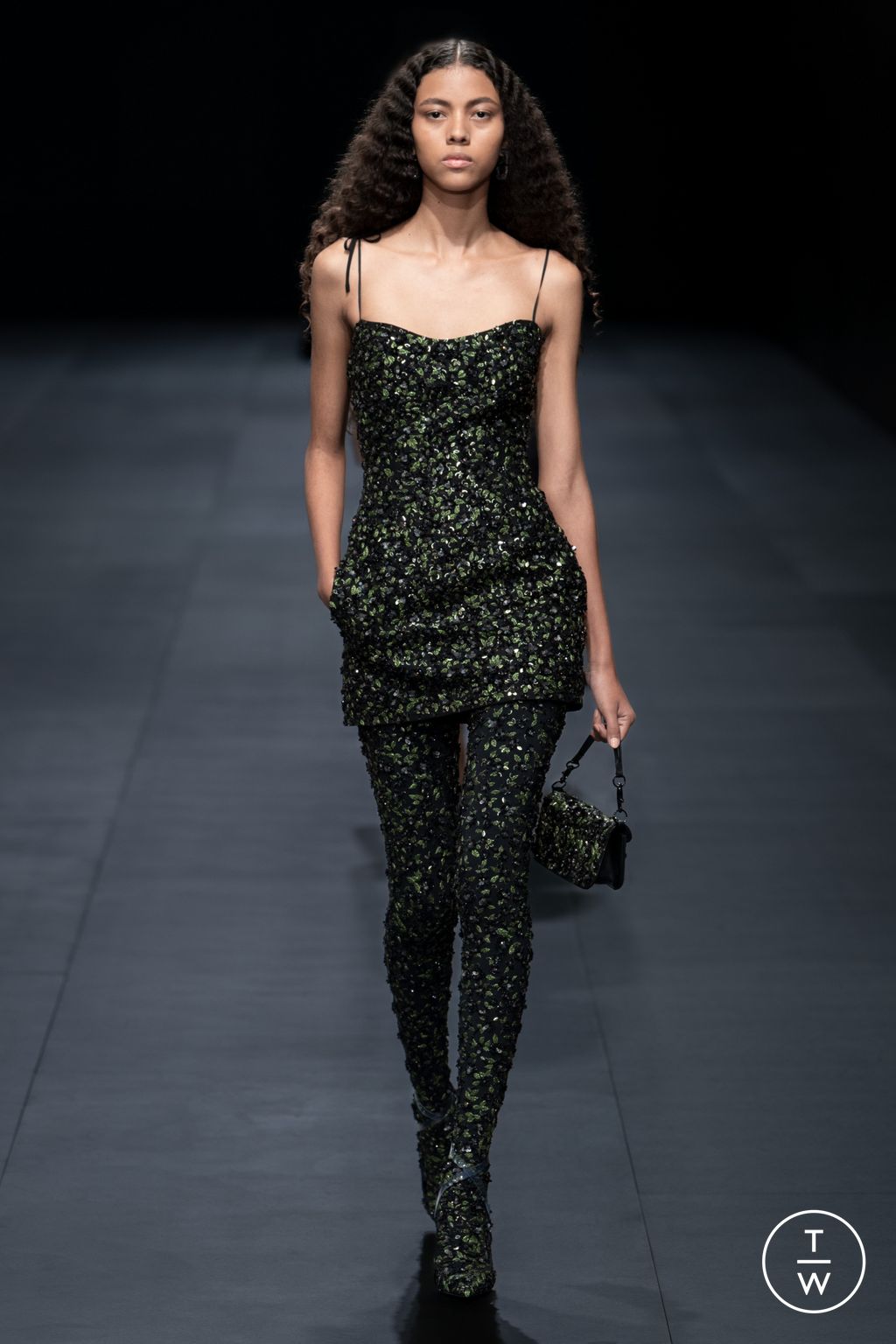Fashion Week Paris Spring/Summer 2023 look 79 from the Valentino collection womenswear