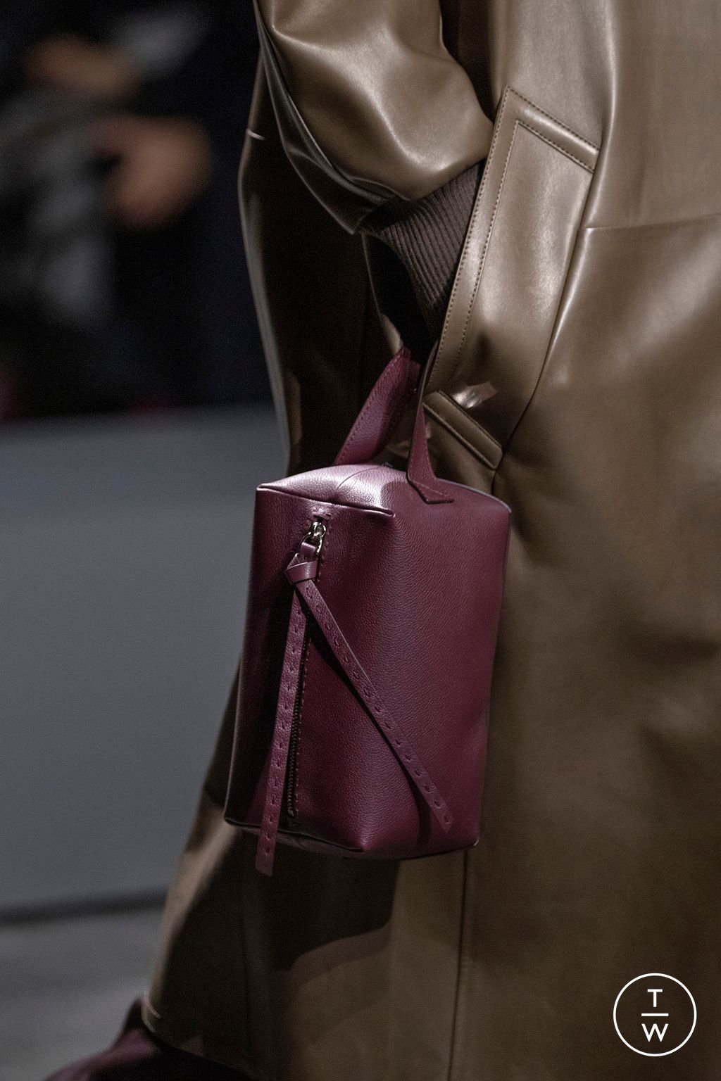 Fashion Week Paris Fall/Winter 2024 look 33 from the Fendi collection menswear accessories