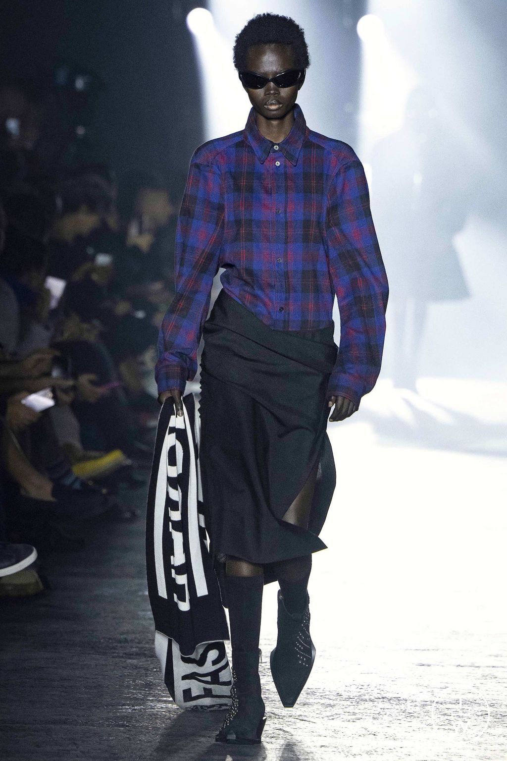 Fashion Week Milan Fall/Winter 2023 look 16 de la collection Jordanluca menswear
