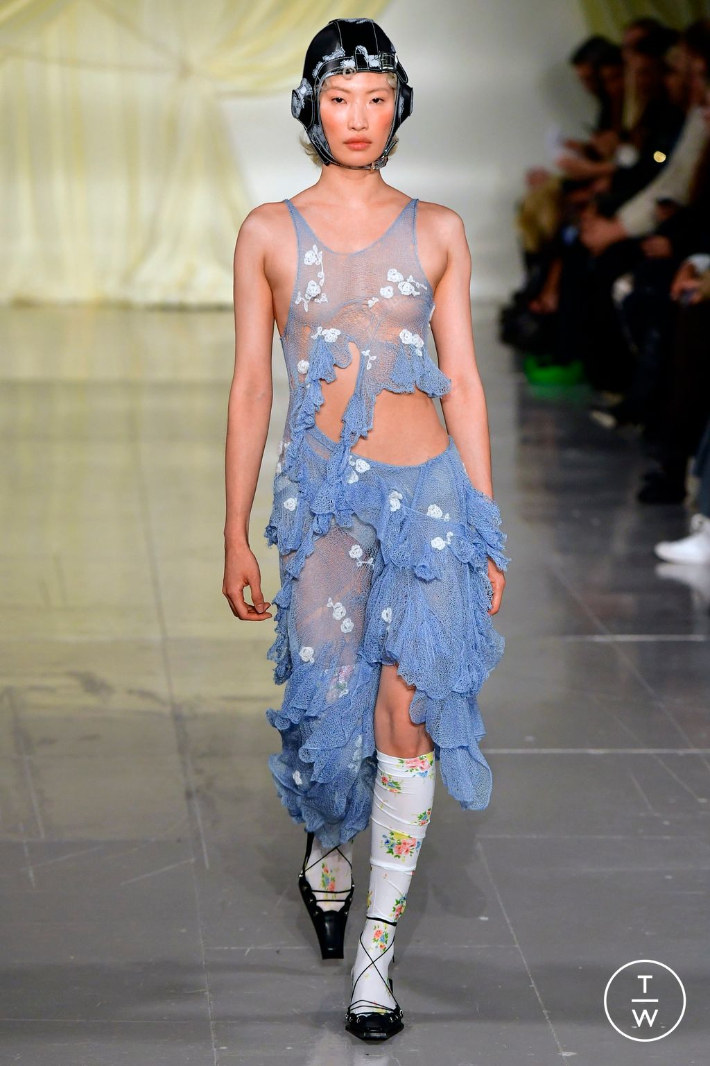 Fashion Week London Spring/Summer 2023 look 32 from the Yuhan Wang collection womenswear