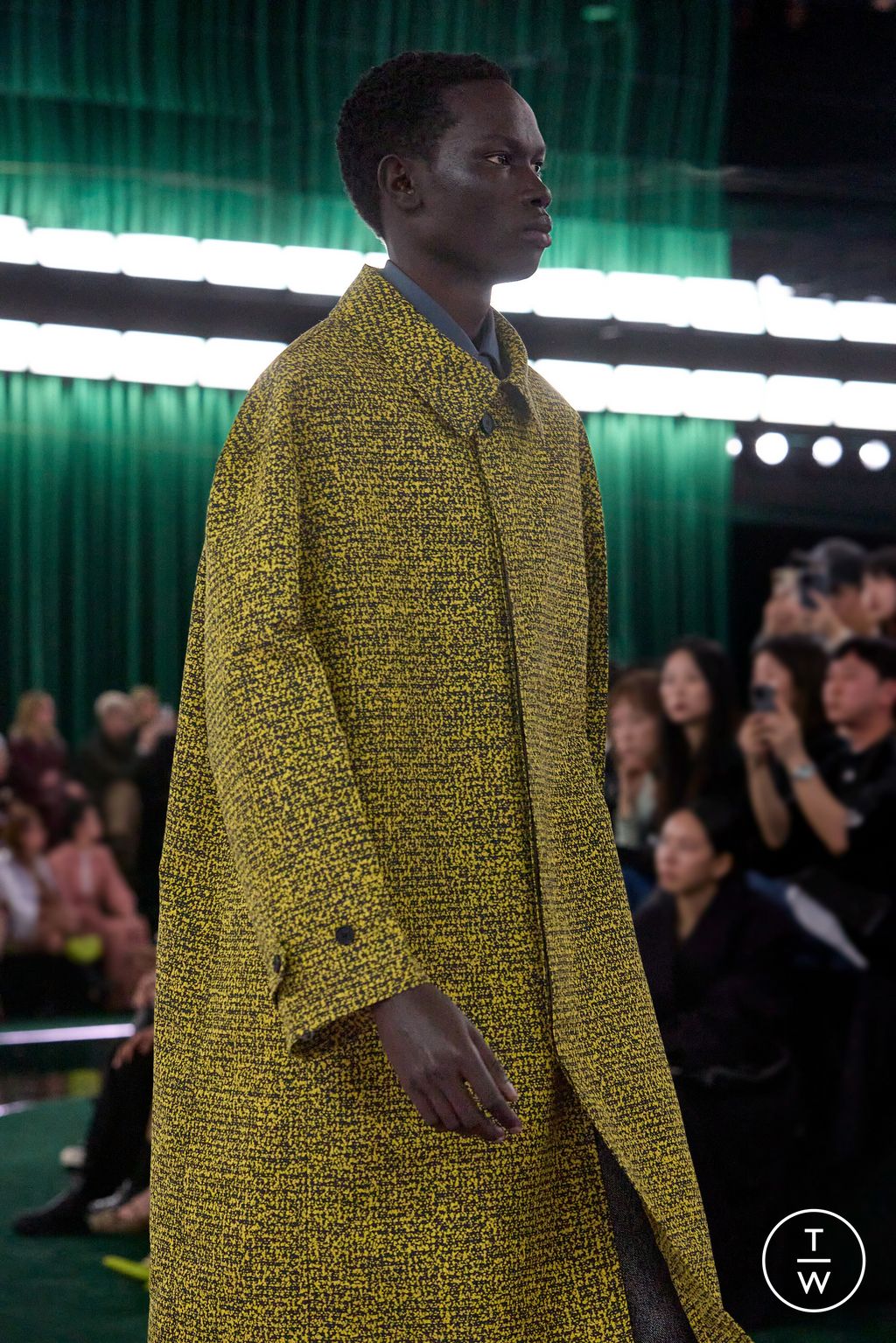 Fashion Week Milan Fall/Winter 2025 look 9 from the Gucci collection womenswear accessories