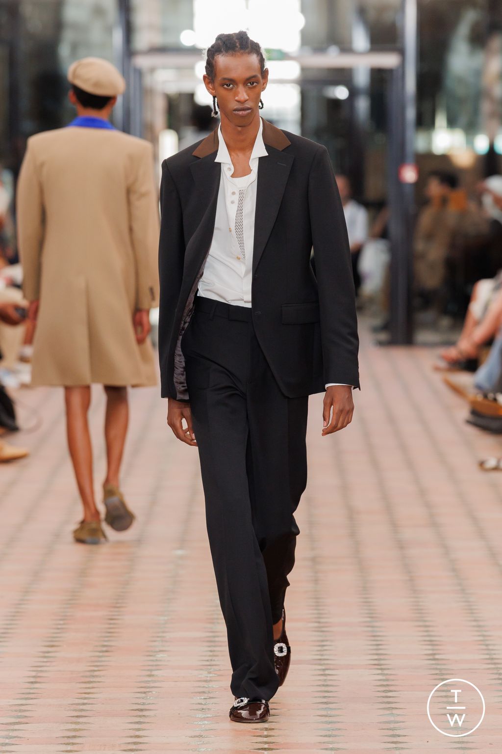 Fashion Week Paris Spring/Summer 2026 look 7 de la collection Wales Bonner menswear