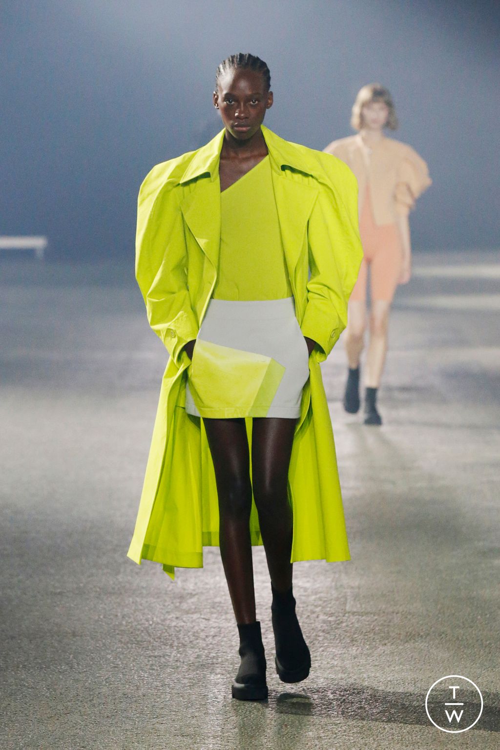 Fashion Week Paris Spring/Summer 2023 look 8 from the Issey Miyake collection womenswear