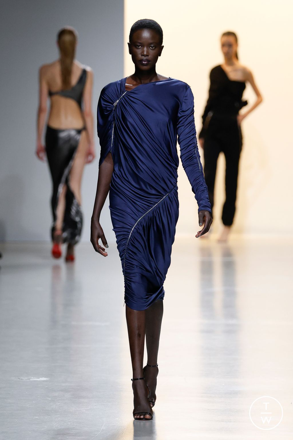 Fashion Week Paris Fall/Winter 2024 look 8 de la collection Atlein womenswear