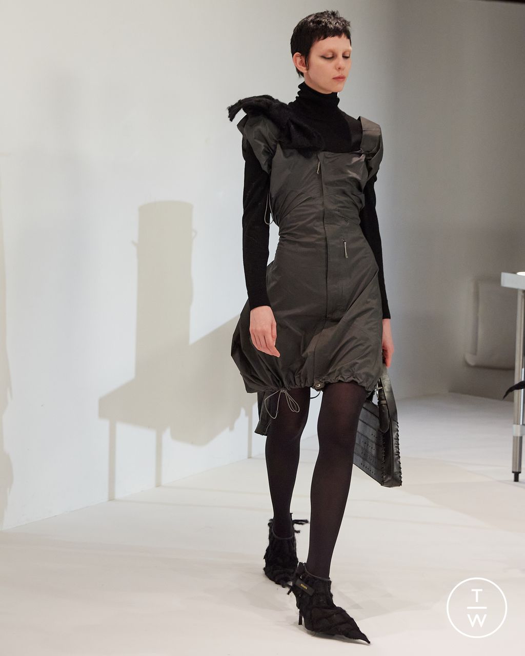 Fashion Week Paris Fall/Winter 2023 look 8 de la collection Hodakova womenswear