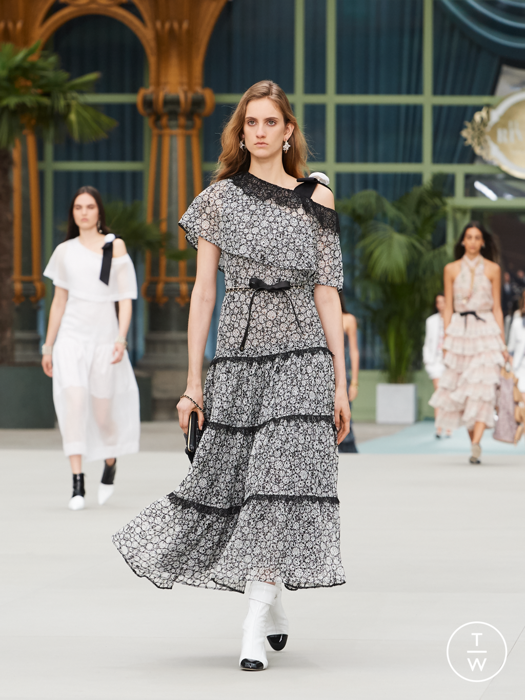 Fashion Week Paris Resort 2020 look 66 from the Chanel collection 女装