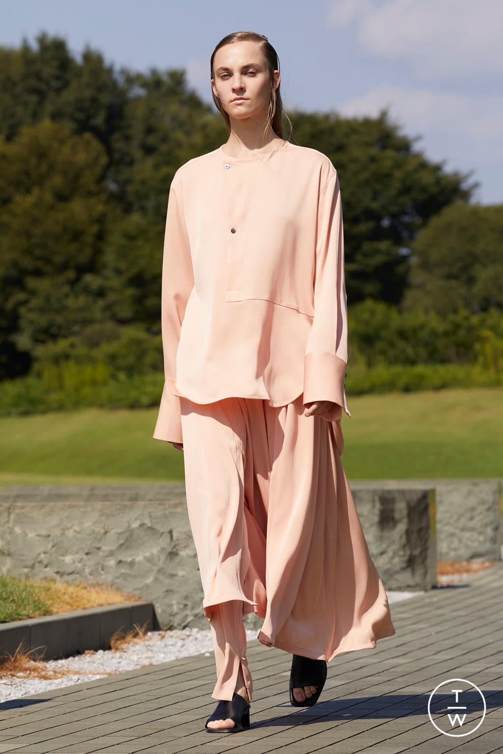 Fashion Week Paris Spring/Summer 2021 look 8 from the Ujoh collection womenswear