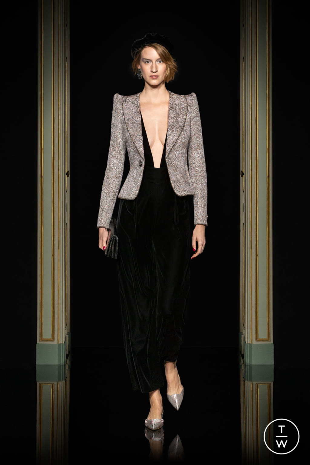 Fashion Week Paris Spring/Summer 2021 look 8 from the Giorgio Armani Privé collection 高级定制
