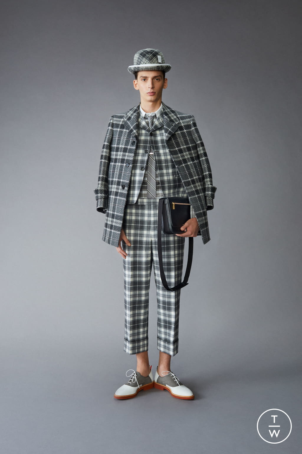 Fashion Week Paris Pre-Fall 2021 look 8 from the Thom Browne collection 男装