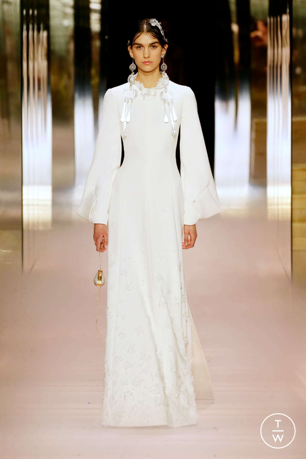 Fashion Week Paris Spring/Summer 2021 look 8 de la collection Fendi couture